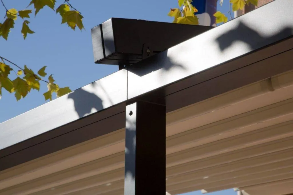 pose de pergola aluminium sur mesure avec toile repliable salon de provence