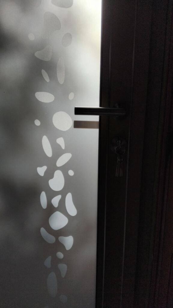 Installation d'une nouvelle porte d'entrée à Grans