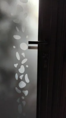 Installation d'une nouvelle porte d'entrée à Grans