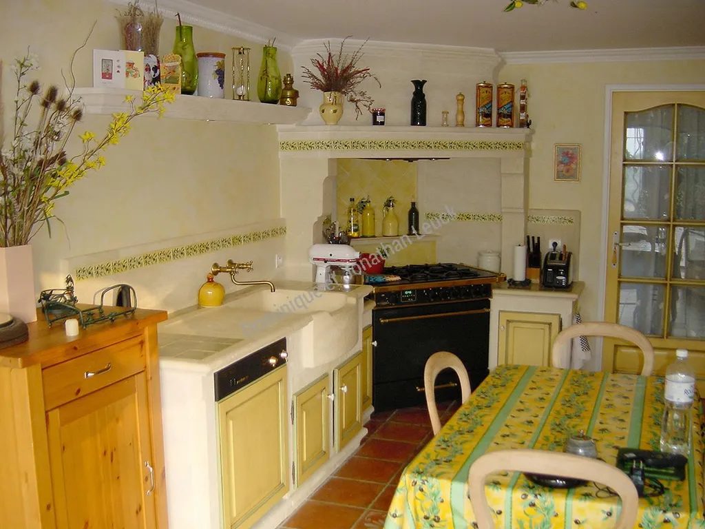 Cuisine en pierre blanche d'Estaillades