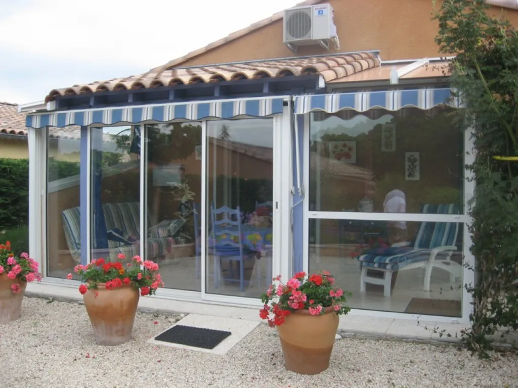 Coulissant 3 vantaux derrière châssis fixe Vaison la romaine