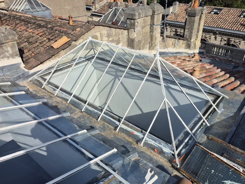 Verrière de toit rénovée avec structure et vitrage neufs en Gironde