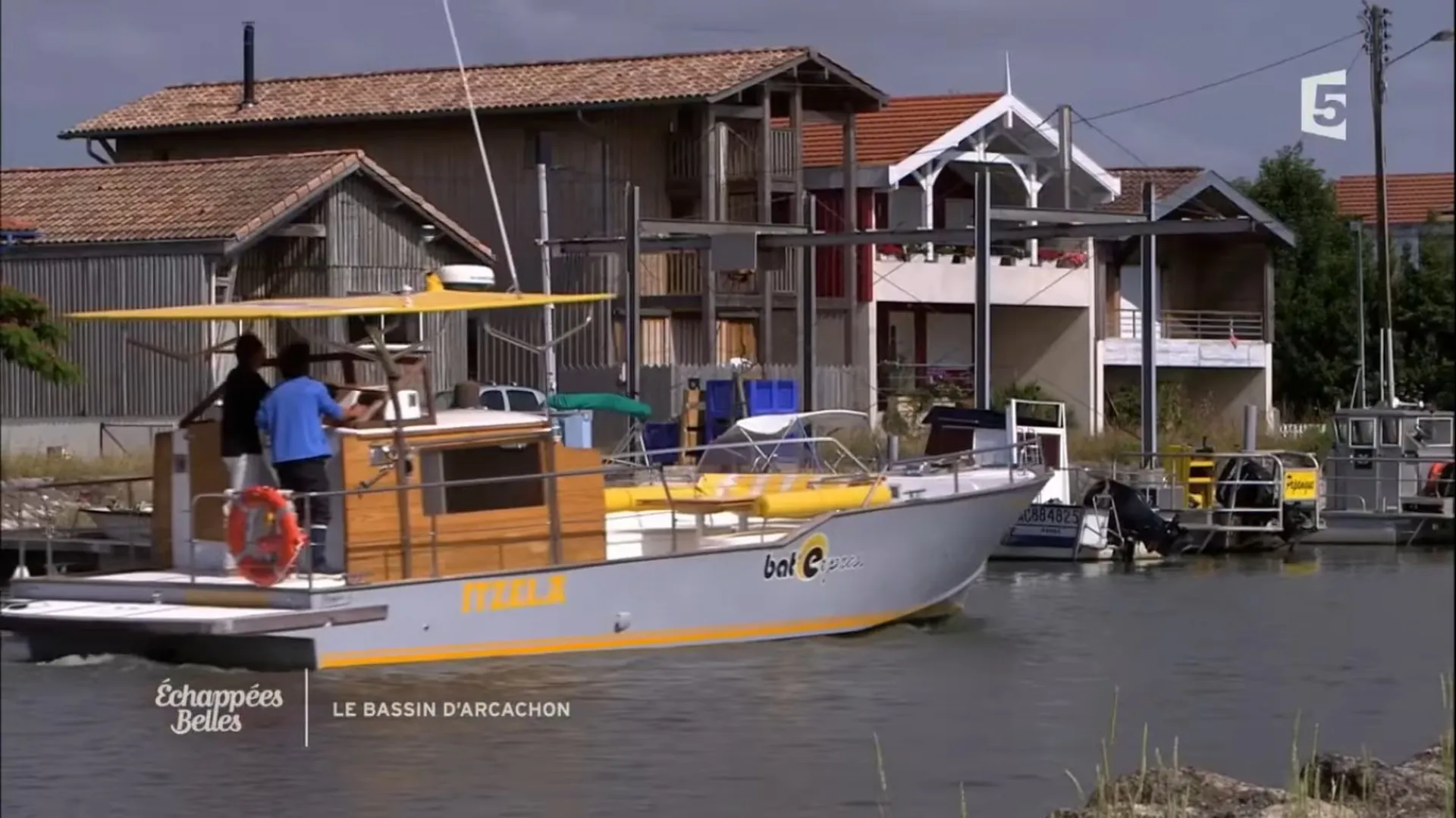 Bat'express Vedette chaland Itzela dans échappées belles bassin d'Arcachon