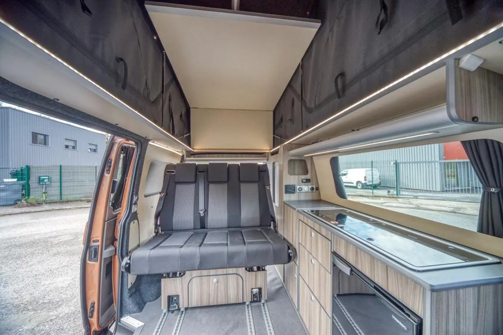 Aménagement de van intérieur VW T6 Court à Grenoble : transformation van compact en Isère