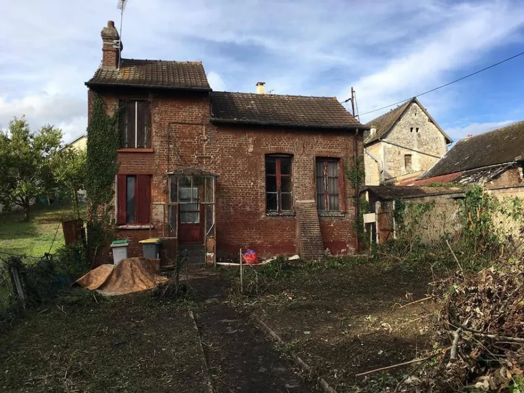 A acheter, maison à rénover sur 260m² de terrain dans une impasse sur la commune de ST AUBIN LES ELBEUF 76410