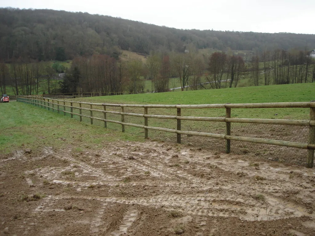 Installation de Clôtures de délimitation en bois pour professionnelles, Lisses de Sécurité et Barrières Forestières à Bernay dans l'Eure 27 et ses Alentours