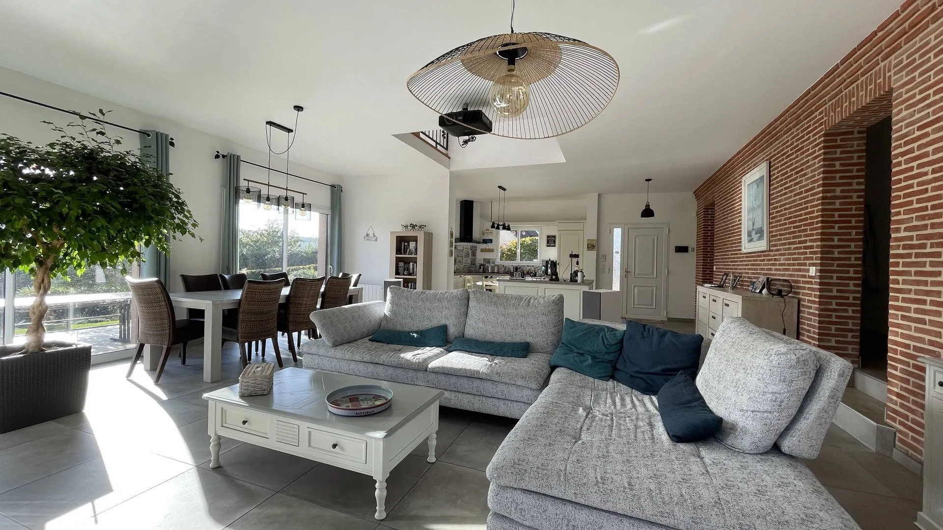 Maison d’architecte de 168.93 m², située à proximité de la commune d'envermeu et de ses commerces, sur son terrain de 2 500 m², Seine Maritime, 76