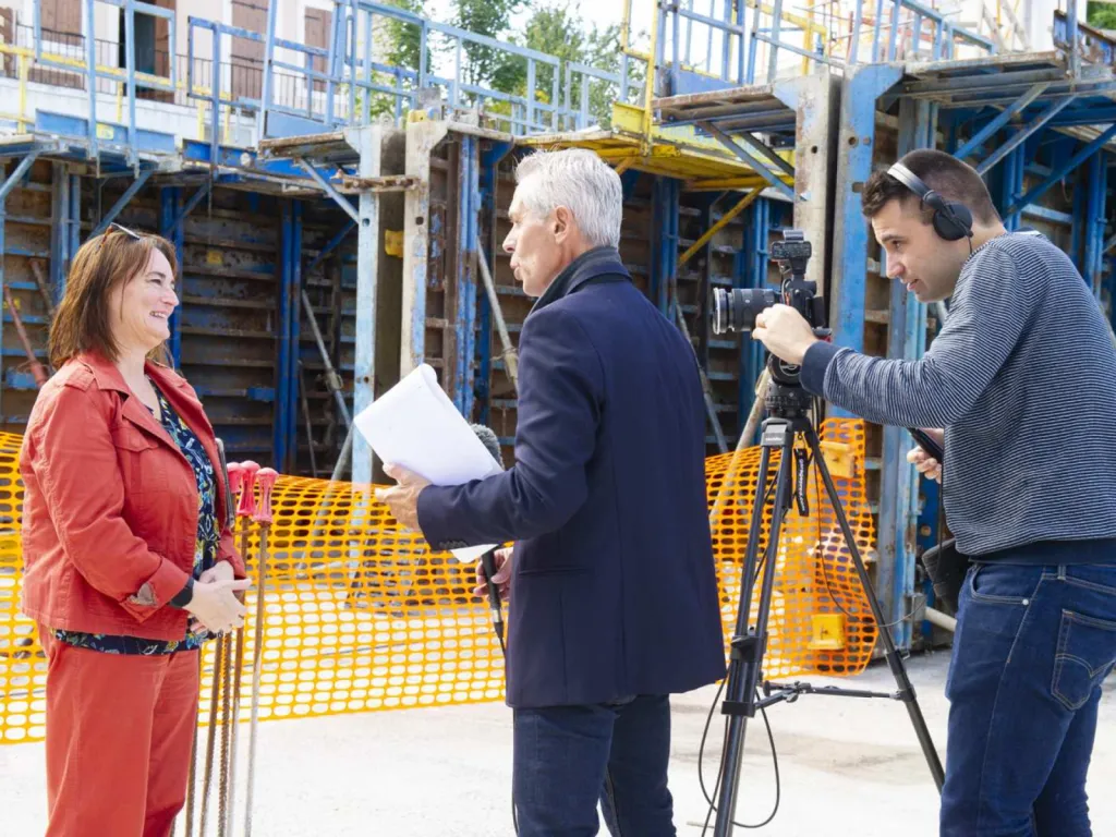 Photographe Pose de Première Pierre 