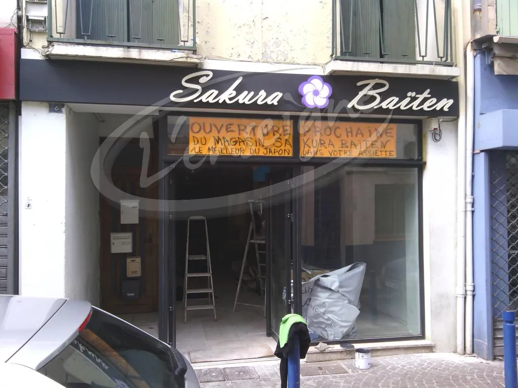 Lettres et logo en reliefs pour enseigne de magasin à Martigues