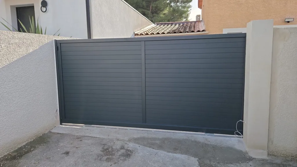 Mise en place d’un portail coulissant avec portillon modèle Halite sur Rognac