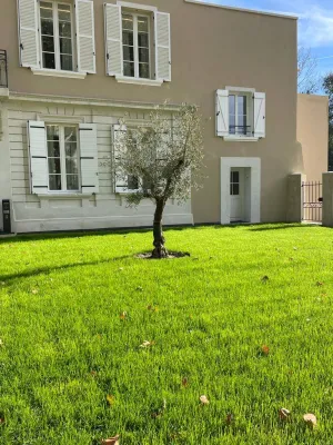 Pose de gazon en plaque à Villeneuve les Avignon dans le Gard