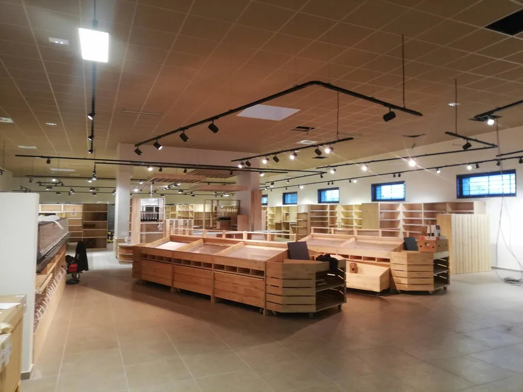 Installation d'éclairages tertiaires suspendus à Mâcon