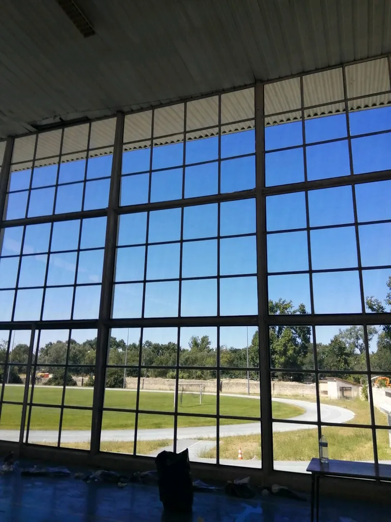 Baisser la température de vos bureaux grace aux films solaire sur vitrages CANNES 06.