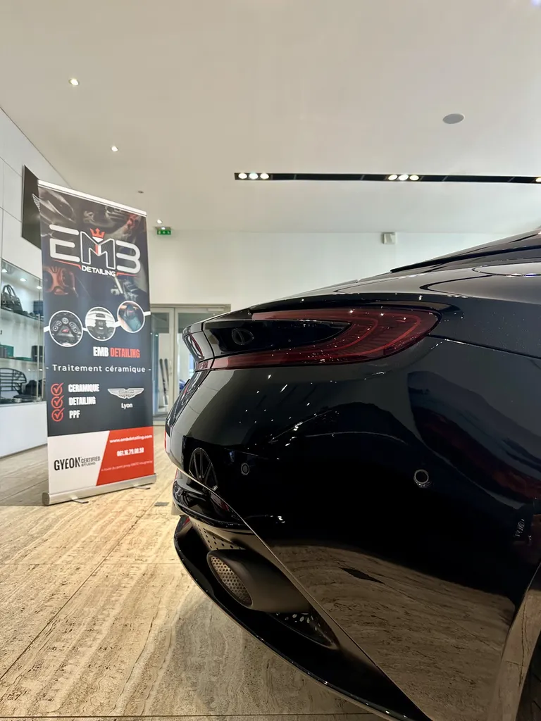 detailing protection carrosserie traitement céramique Aston Martin DB12 Lyon