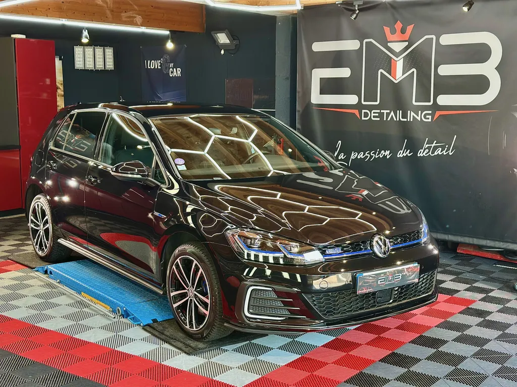 Restauration Volkswagen Golf GTE polissage Traitement céramique sur Lyon 