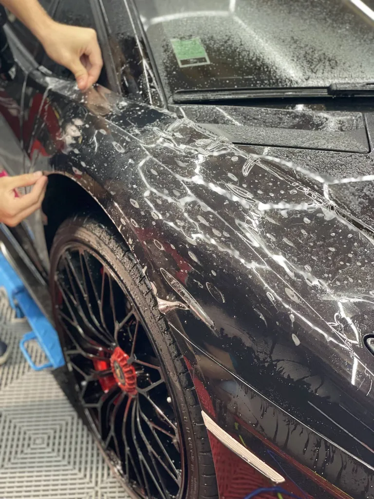 Protection PPF film transparent carrosserie voiture