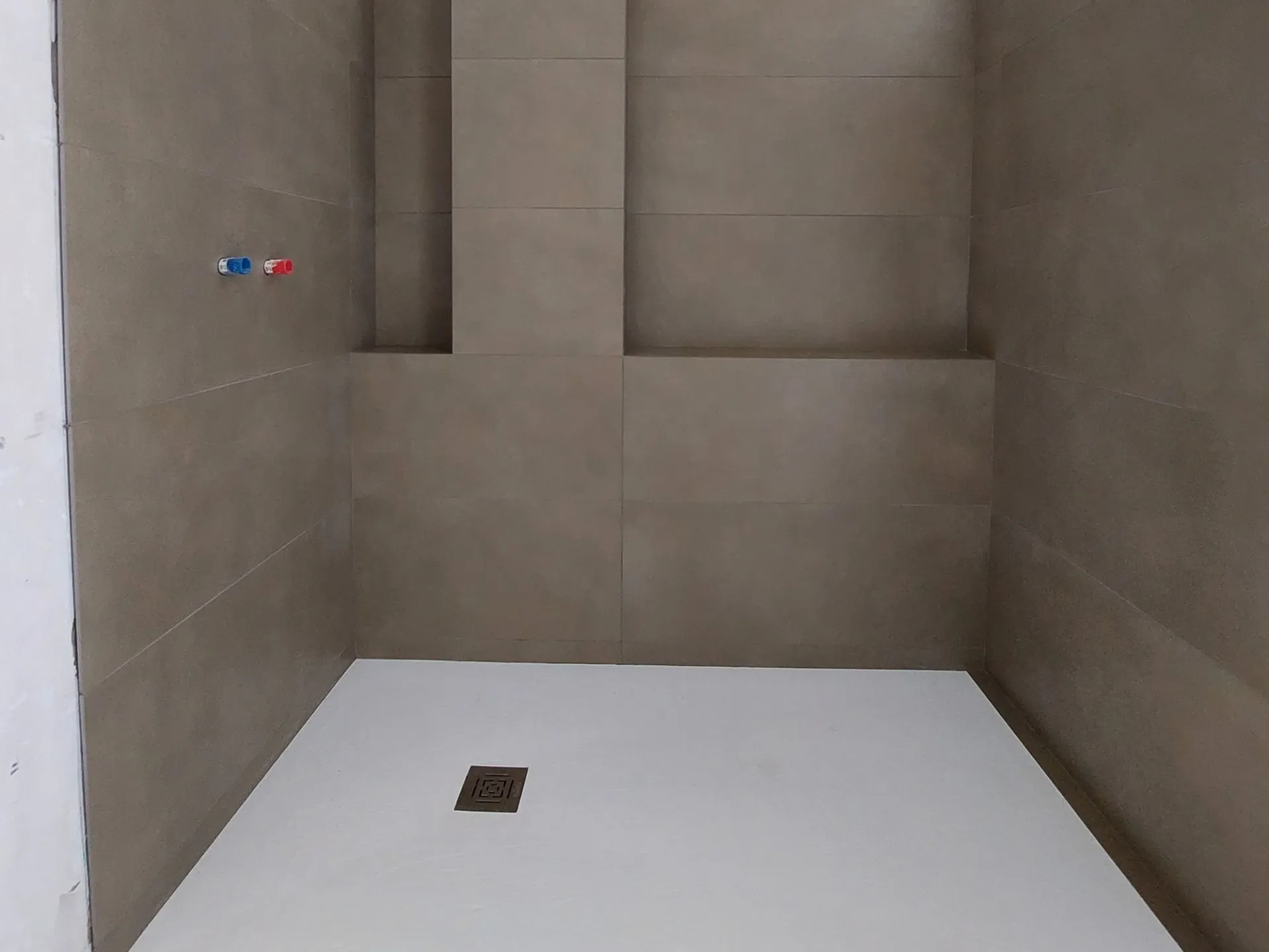 Douche de salle de bain adaptée à la chaleur et l'humidité de Bandol dans le Var