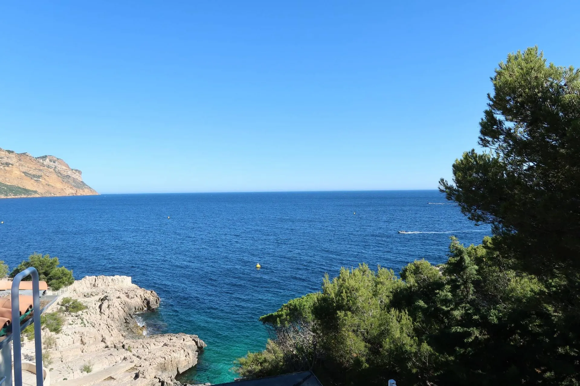 Appartement T2 Cassis unique dans une petite crique avec accès mer, terrasse et solarium 