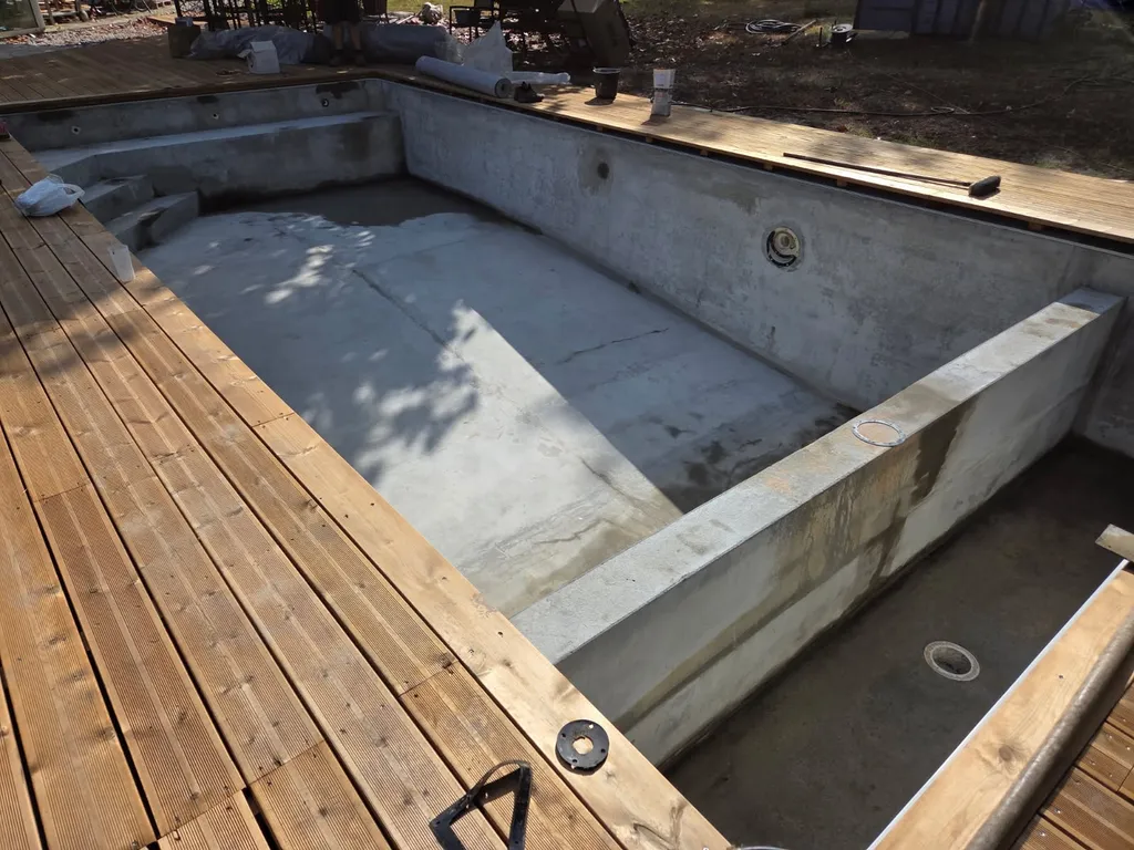 Combien de temps dure la construction d’une piscine au Cap-Ferret et quelles sont les étapes pour un projet réussi ?