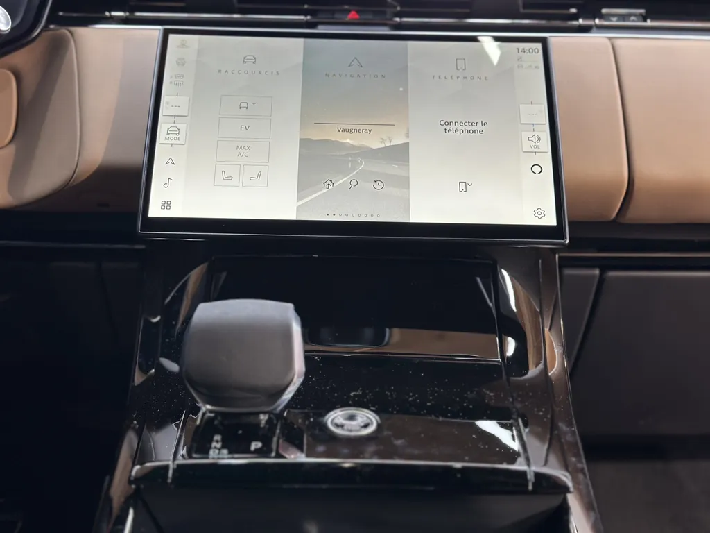 Polissage rénovation carrosserie spécialiste du traitement céramique sur lyon Range Rover sport 