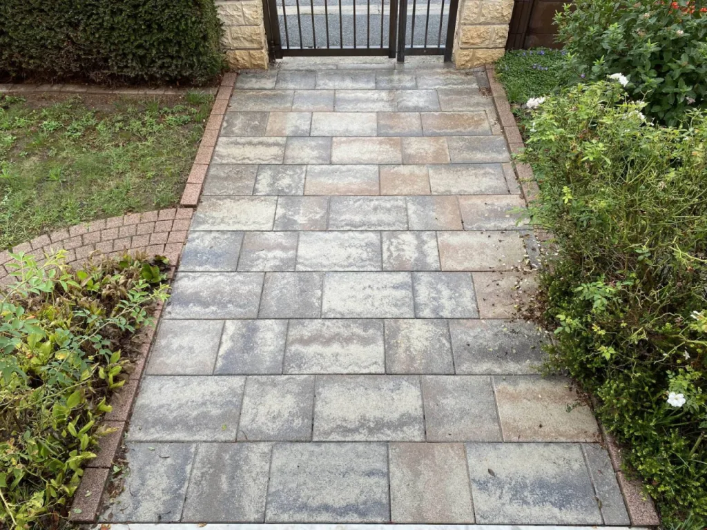 Aménagement d'entrée de maison en pavé à Strasbourg CLK 