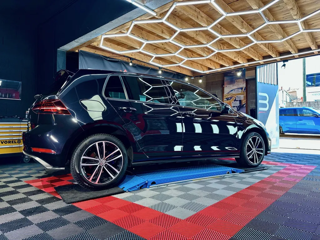 Restauration Volkswagen Golf GTE polissage Traitement céramique sur Lyon 