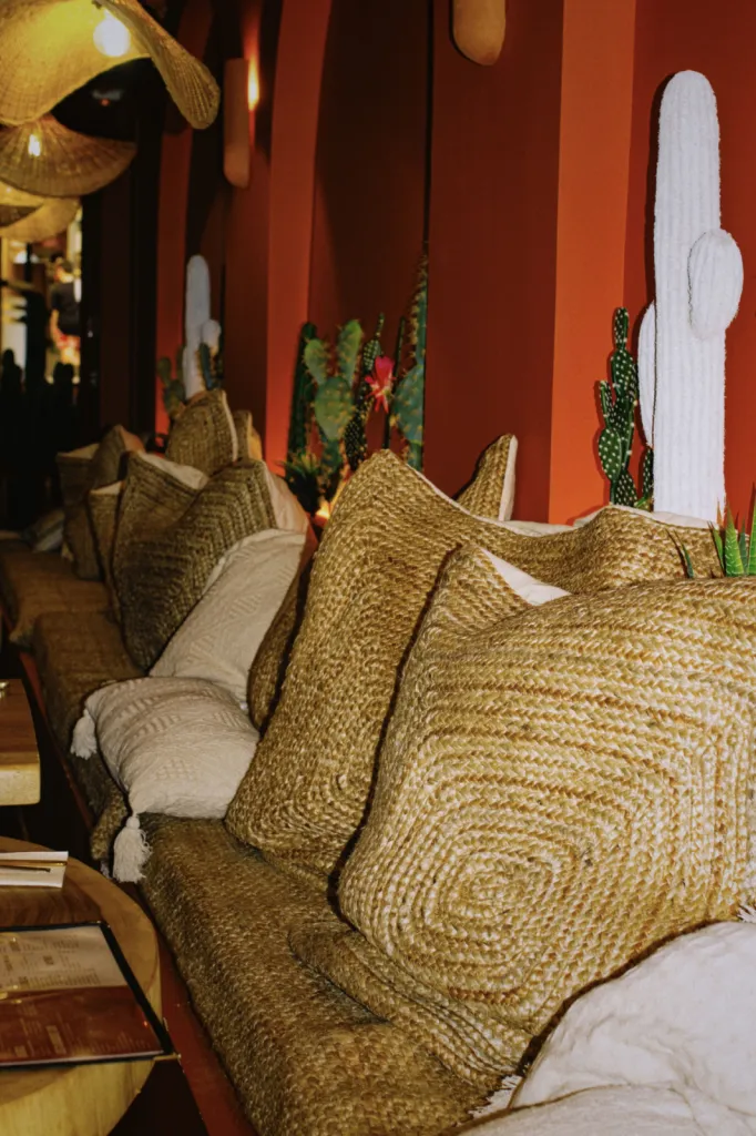 Ambiance intimiste et professionnelle pour un cocktail d'entreprise