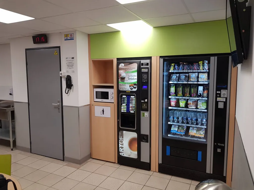 Installation et dépôt gratuit d'un distributeur automatique de boissons à Marseille dans les Bouches du Rhône