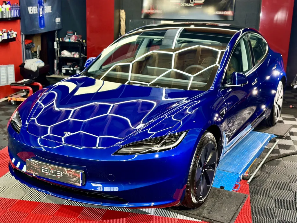 Detailing auto lyon traitement céramique à côté de lyon spécialiste Tesla