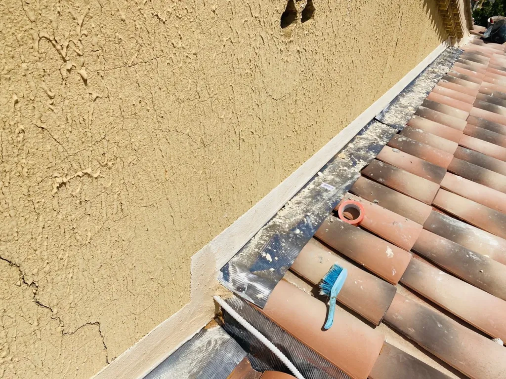 Remplacement d’une toiture de maison en tuiles Mécaniques Abeilles sur Aix en Provence