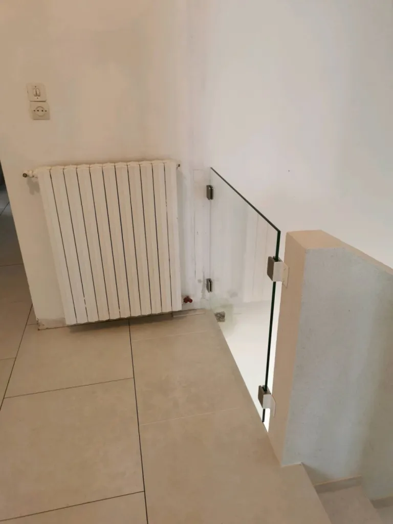 Fabrication et pose de Garde-corps sur mesure en verre à Mimet