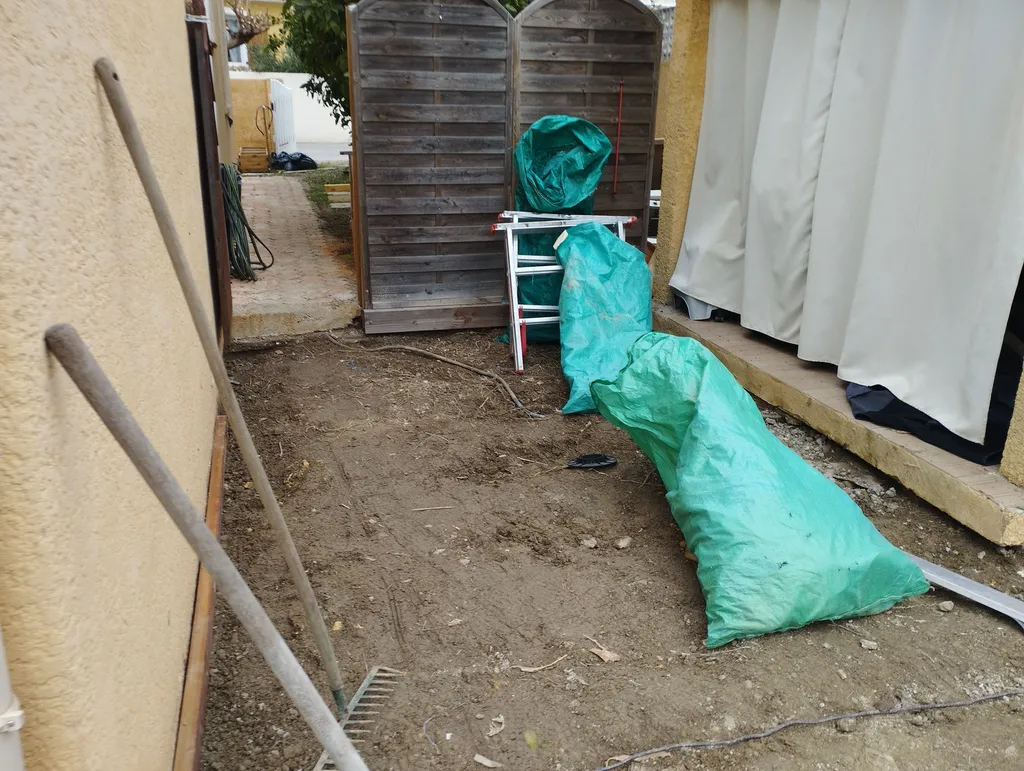 Terrasse en itauba de 55m² sur mesure autour d’une piscine réalisée à Poussan proche du bassin de Thau et Sète