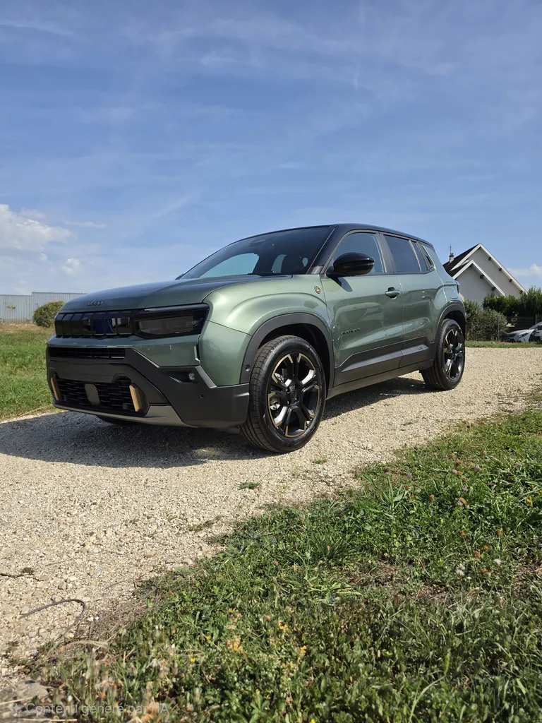 Nettoyage complet intérieur / extérieur haut de gamme d’une Jeep Avenger à proximité de Bourgoin-Jallieu dans le 38