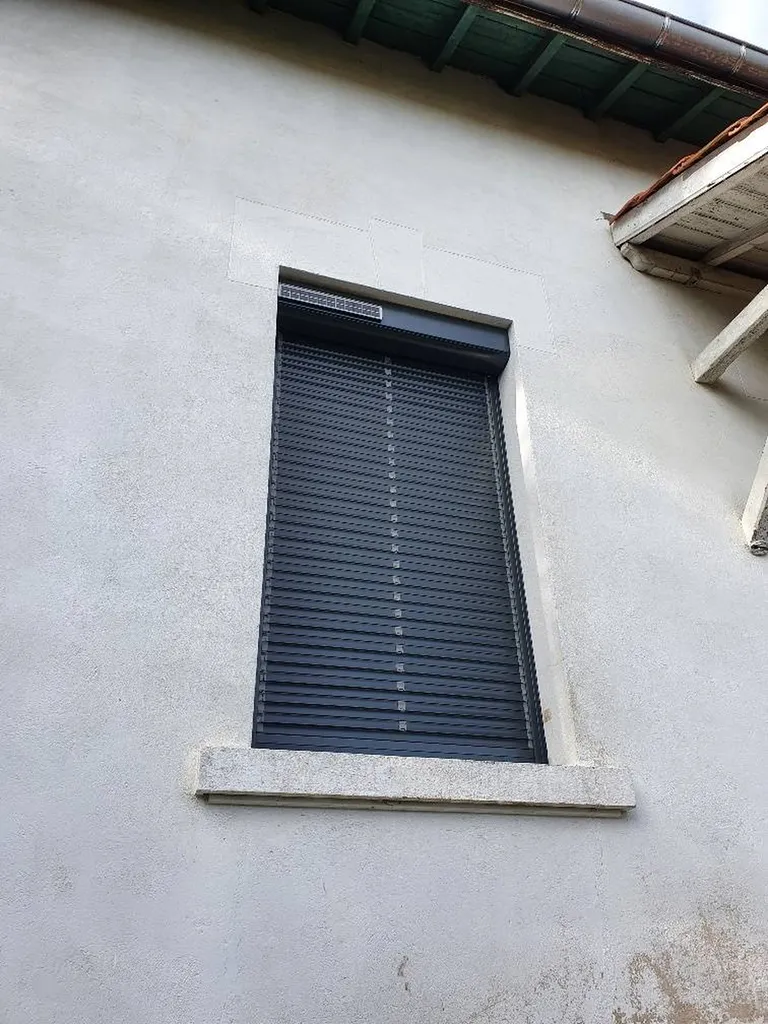 Installation de volets et brise soleil orientable (BSO) sur mesure à Lyon et Villefranche‑sur‑Saône