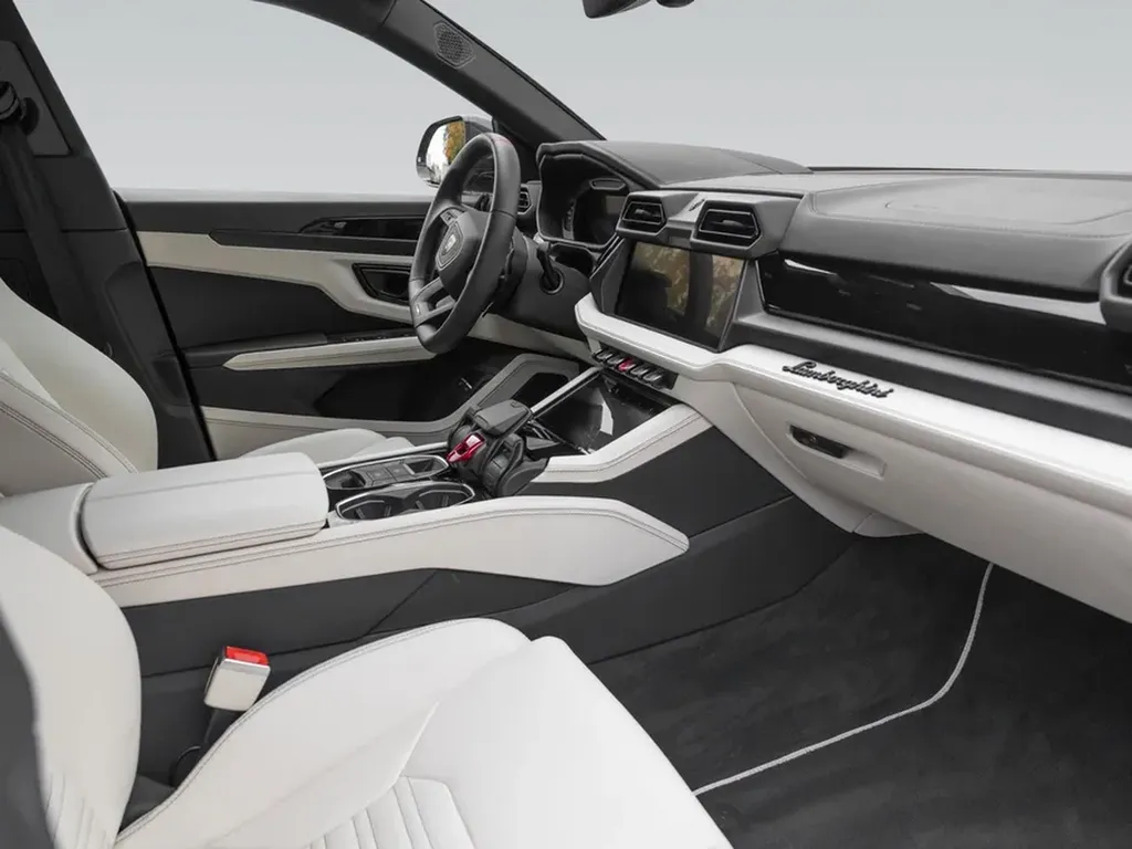 Tableau de bord Lamborghini Urus SE intérieur raffiné moderne