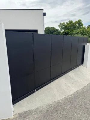 Installation d'un portail coulissant sectionnel près de Nîmes sur la commune de Aubais