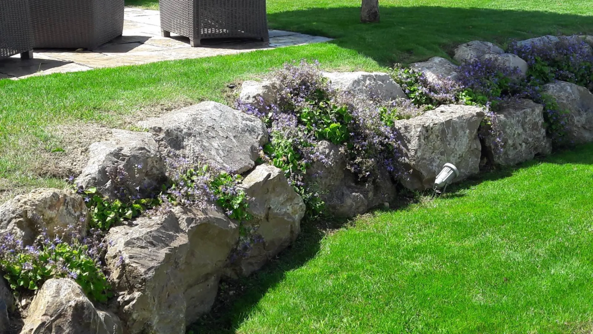 Enrochement de jardin et plantation dans jardin a Bouc Bel Air Enrochement de jardin et plantation dans jardin a Bouc Bel Air