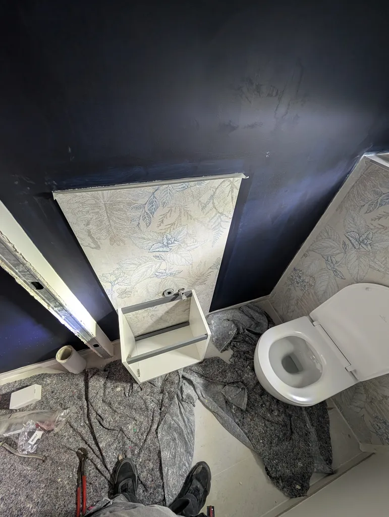 Équipements d'une cuvette et lave main 