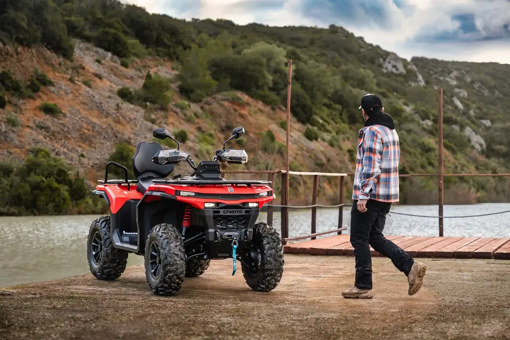 Quad agricole biplace CFMOTO CFORCE C5 Long Expert EPS de 39 chevaux avec direction assistée EPS jantes aluminium et poignées chauffantes pour professionnels près de Saint-Étienne dans la Loire