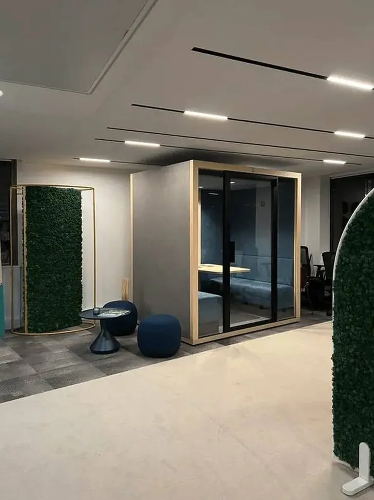 Sur 2,50 m² au sol installez la cabine de réunion QUATTRO acoustique à Marseille