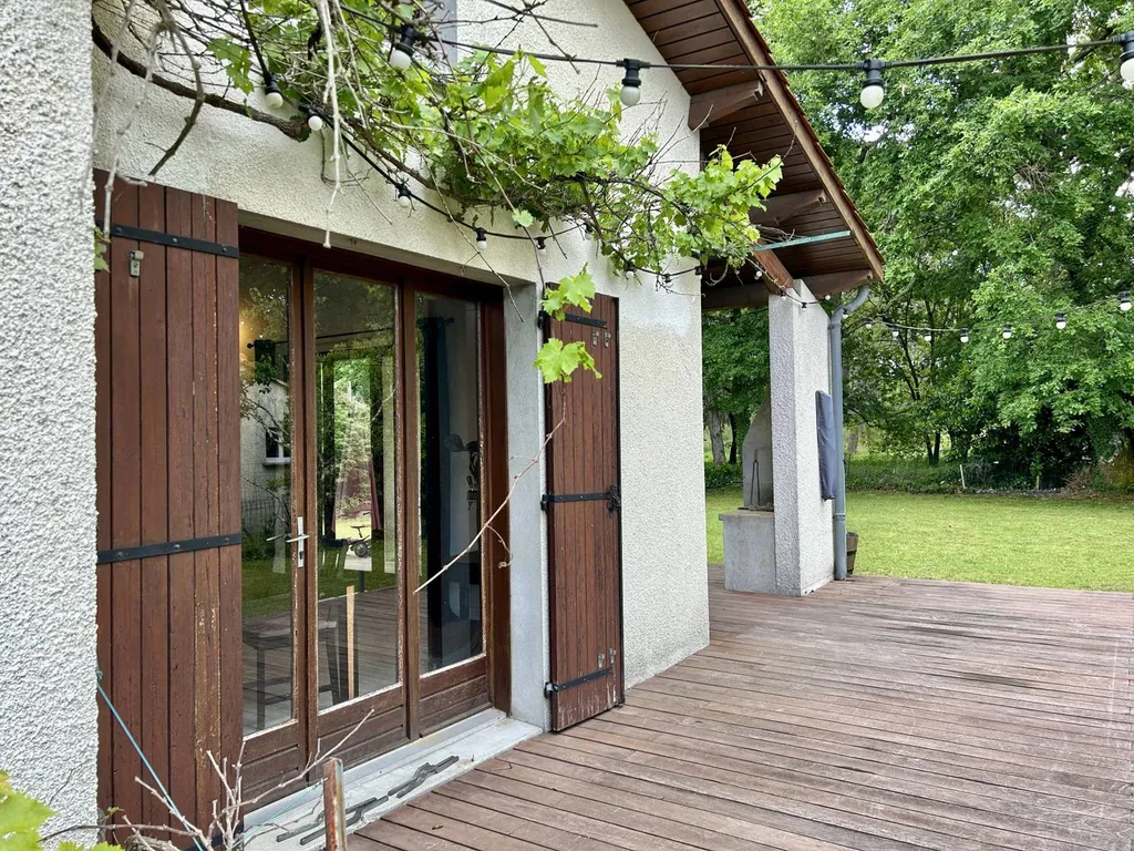 Acheter une maison au Taillan-Médoc dans un quartier résidentiel 5 chambres cheminée grand terrain arboré  avec tennis et piscine collective