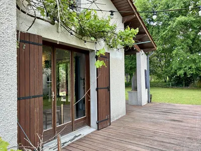 Acheter une maison au Taillan-Médoc dans un quartier résidentiel 5 chambres cheminée grand terrain arboré  avec tennis et piscine collective
