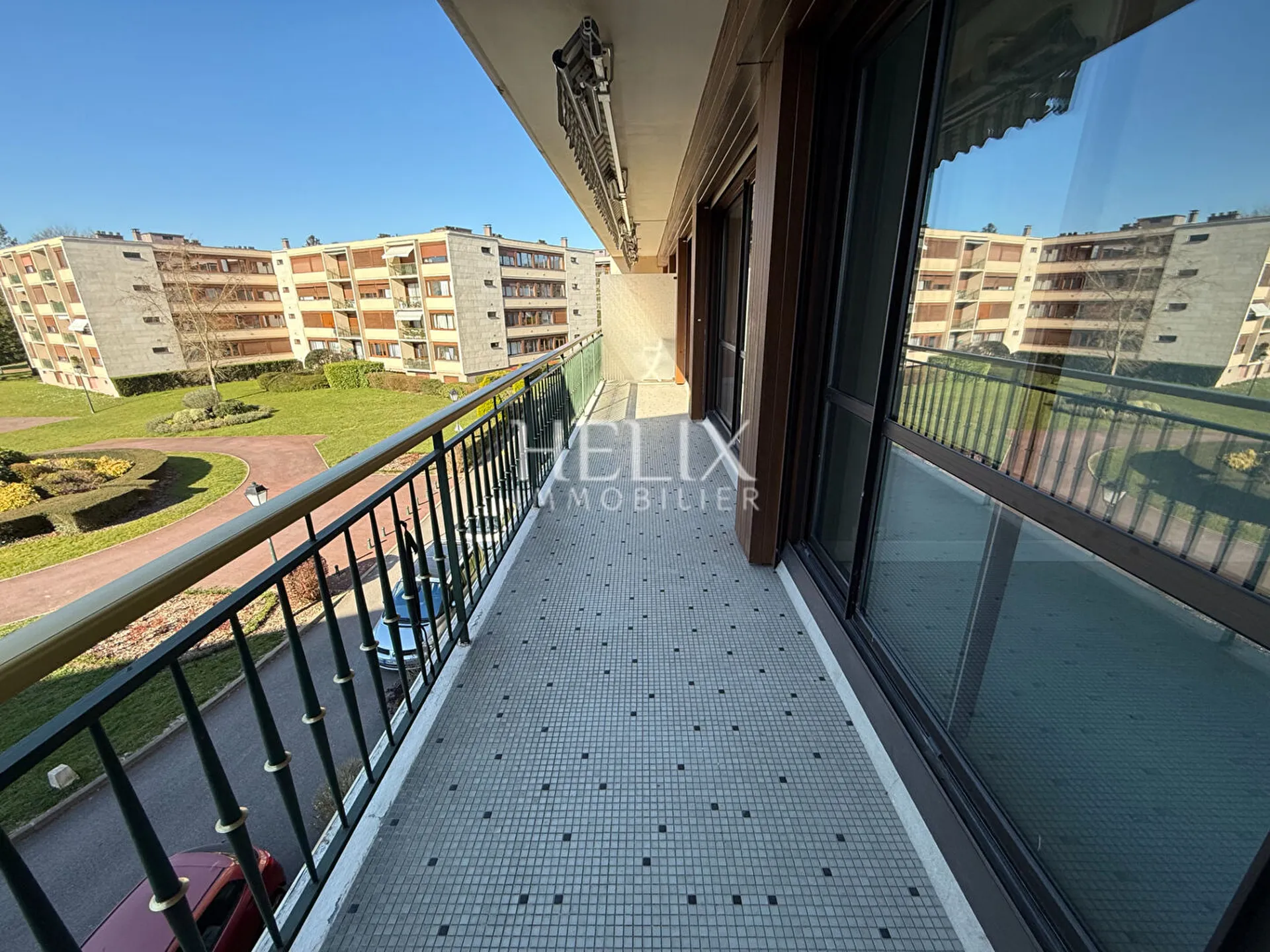 Noisy Le Roi très bel appartement dans une résidence recherchée, idéalement situé dans un environnement calme et arboré