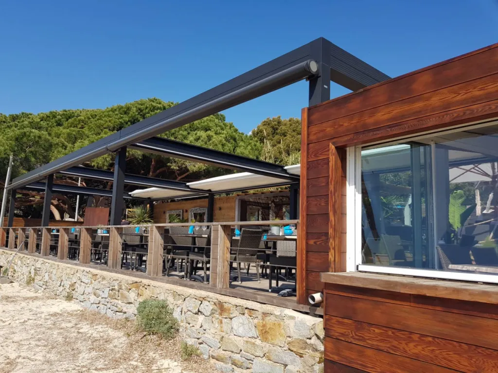 pergola étanche pour terrasse restaurant avignon