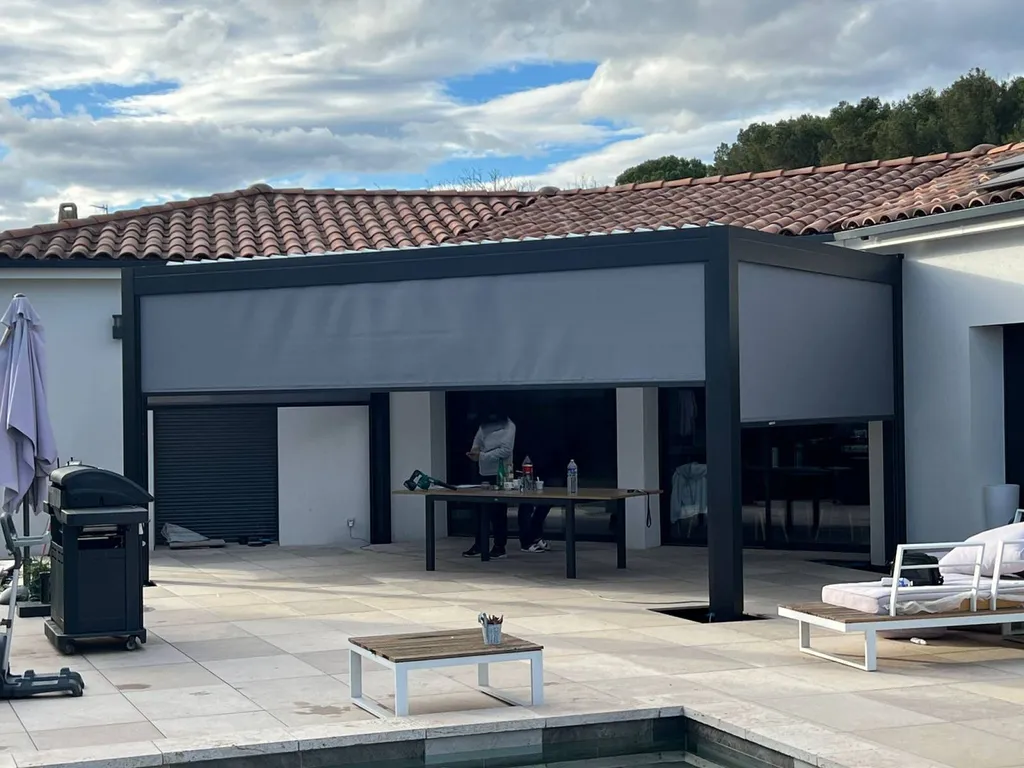 Installation d'une pergola bioclimatique sur mesure près de Nîmes et de Codognan
