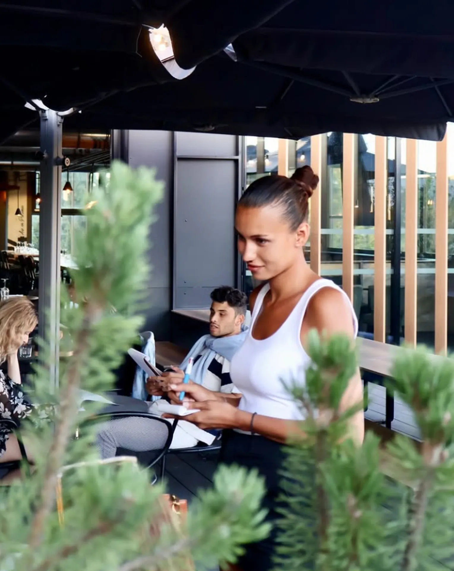 Trouver un restaurant avec grande terrasse et musique live pour afterwork entre amis près de Tassin-la-Demi-Lune dans l'ouest lyonnais