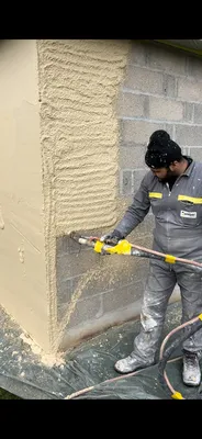 Ravalement en enduit projeté couleur sable à Montivilliers