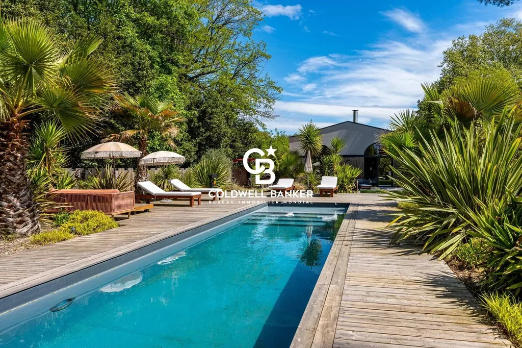 Maison contemporaine à vendre à Pessac – 6 chambres, jardin 1400 m², piscine