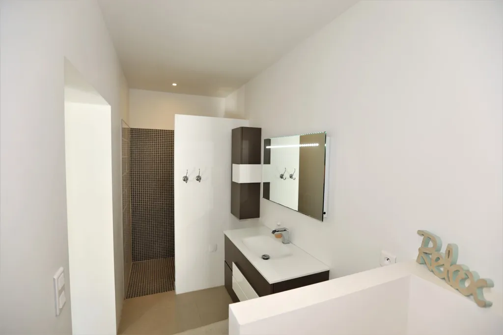 proche golf de Saumane, maison avec piscine sur terrain de 2000m²   