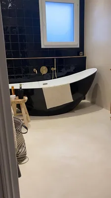 Sol en Béton ciré compagnon TERRE DU MONDE, murs en BETON CIRE TERRE DU MONDE spatulé ref:Lin